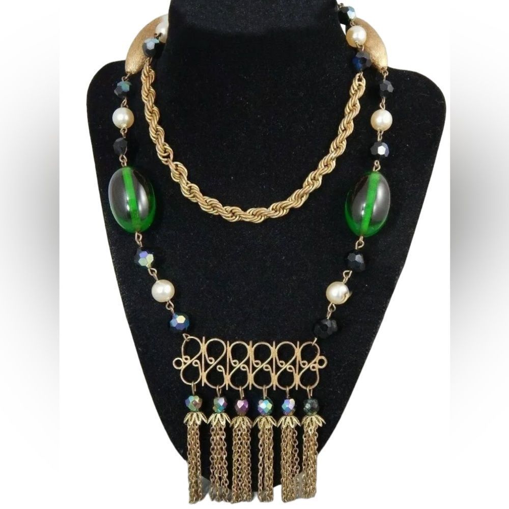 Vintage Lucite And Glass Bead Lavaliere Tassle Necklace